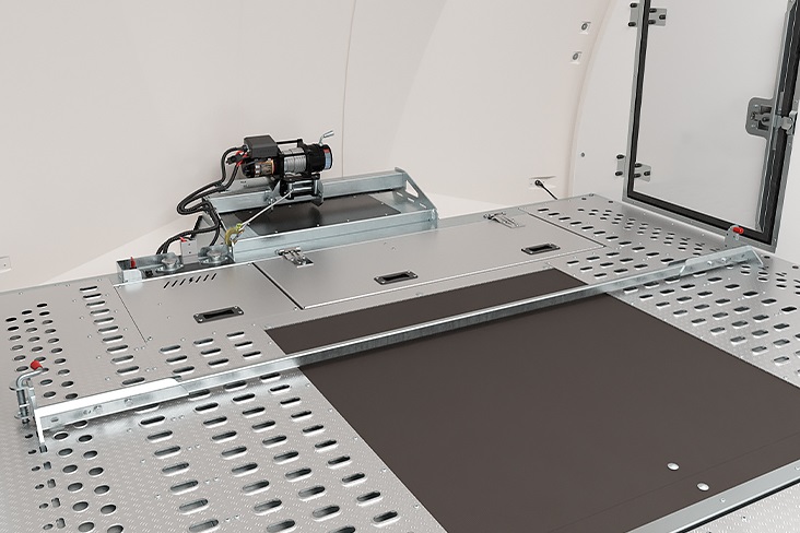 Full width wheel chock