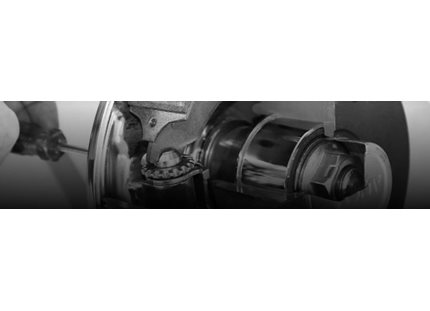 EINSTELLUNG VON BREMSEN SOWIE DER HANDBREMSE